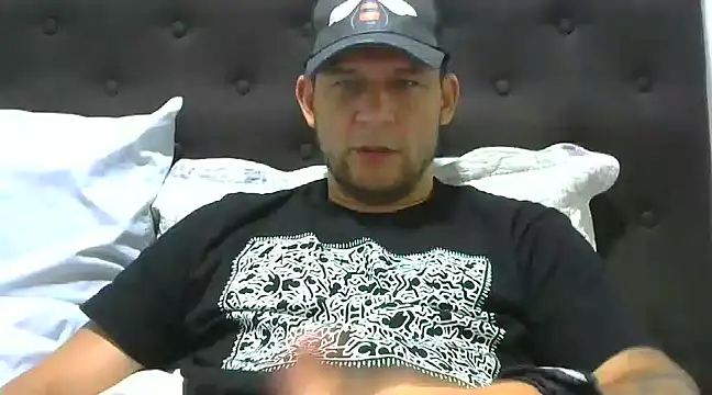 Snapshot of altenori112 chatting on 03-14-25, 06:50 altenori112 online show from 03-14-25, 06:50