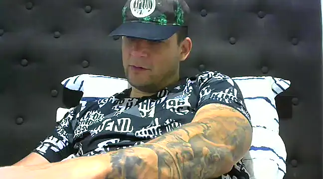 Snapshot of altenori112 chatting on 03-23-25, 03:54 altenori112 online show from 03-23-25, 03:54