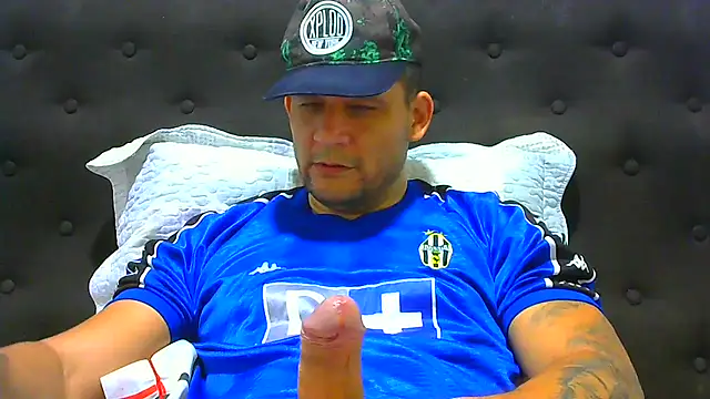 Snapshot of altenori112 chatting on 09-12-25, 12:33 altenori112 online show from 09-12-25, 12:33