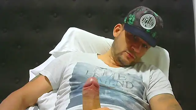 Snapshot of altenori112 chatting on 09-18-25, 01:51 altenori112 online show from 09-18-25, 01:51