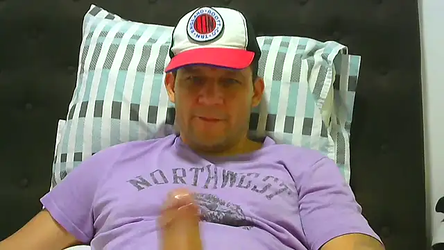 Snapshot of altenori112 chatting on 09-20-25, 01:17 altenori112 online show from 09-20-25, 01:17