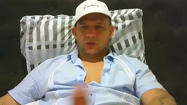 Snapshot of altenori112 chatting on 09-25-25, 02:43 altenori112 online show from 09-25-25, 02:43