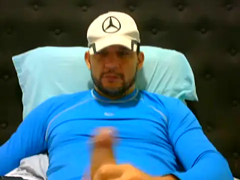 Snapshot of altenori112 chatting on 10-13-25, 01:11 altenori112 online show from 10-13-25, 01:11