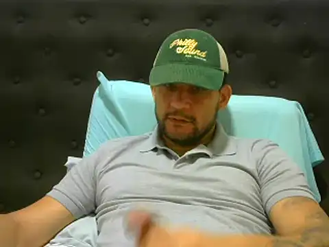 Snapshot of altenori112 chatting on 10-15-25, 01:28 altenori112 online show from 10-15-25, 01:28