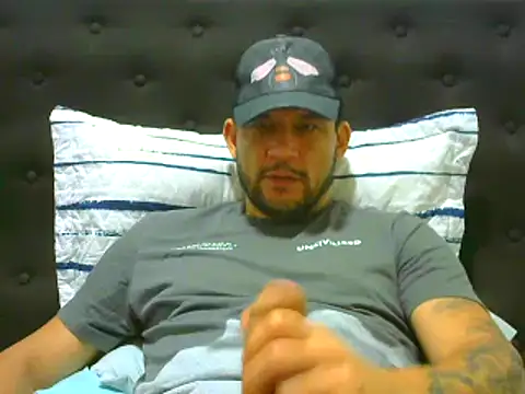 Snapshot of altenori112 chatting on 10-16-25, 11:17 altenori112 online show from 10-16-25, 11:17