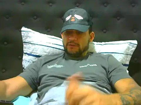 Snapshot of altenori112 chatting on 10-17-25, 12:52 altenori112 online show from 10-17-25, 12:52