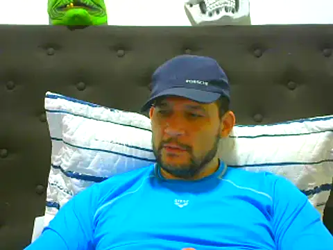 Snapshot of altenori112 chatting on 10-21-25, 01:28 altenori112 online show from 10-21-25, 01:28