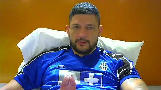 Snapshot of altenori112 chatting on 10-28-25, 01:42 altenori112 online show from 10-28-25, 01:42