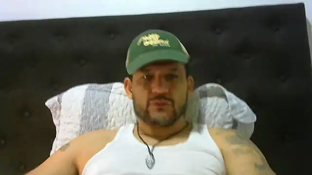 Snapshot of altenori112 chatting on 11-15-25, 01:25 altenori112 online show from 11-15-25, 01:25