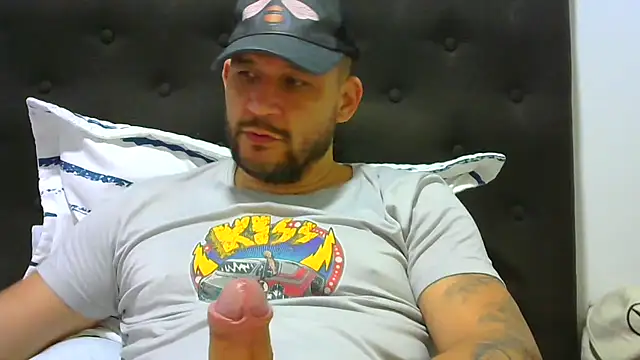 Snapshot of altenori112 chatting on 11-22-25, 07:57 altenori112 online show from 11-22-25, 07:57