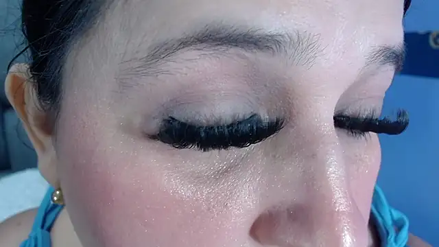 Snapshot of Kerly_Doll chatting on 12-22-25, 01:19 Kerly Doll online show from 12-22-25, 01:19