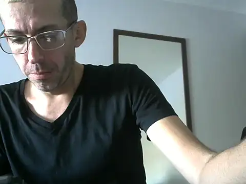 Snapshot of smokenstrokex chatting on 12-18-24, 03:22 smokenstrokex online show from 12-18-24, 03:22