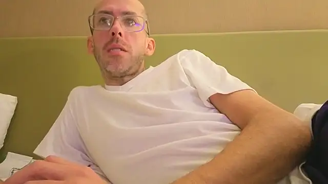 Snapshot of smokenstrokex chatting on 01-18-25, 03:05 smokenstrokex online show from 01-18-25, 03:05