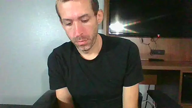 Snapshot of smokenstrokex chatting on 09-10-25, 04:34 smokenstrokex online show from 09-10-25, 04:34