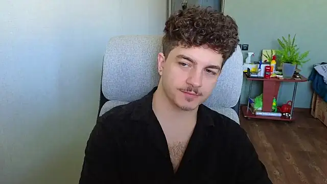 Snapshot of Remy_Miles chatting on 05-20-26, 05:35 Remy Miles online show from 05-20-26, 05:35