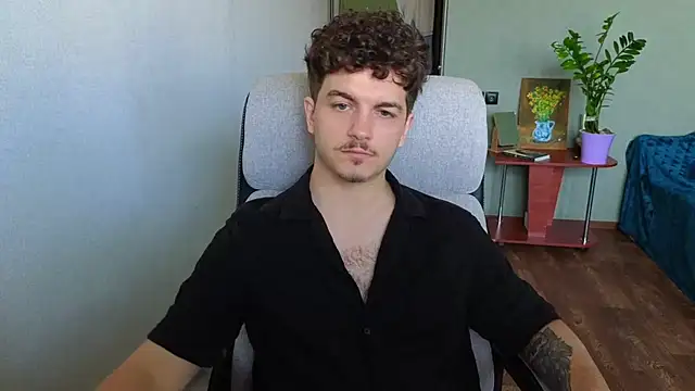 Snapshot of Remy_Miles chatting on 06-05-26, 06:52 Remy Miles online show from 06-05-26, 06:52