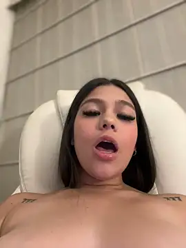 Alyshanon18 online show from 02-15-25, 04:47