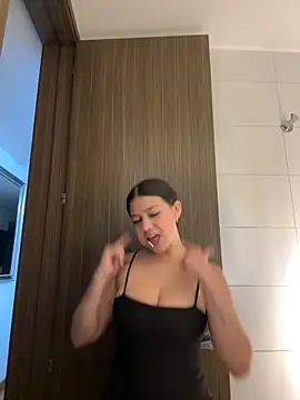 Alyshanon18 online show from 04-15-26, 01:45