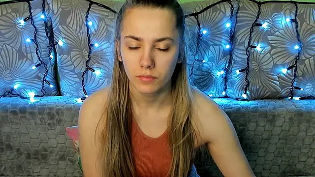 Snapshot of MaggieCake chatting on 12-07-24, 04:31 MaggieCake online show from 12-07-24, 04:31