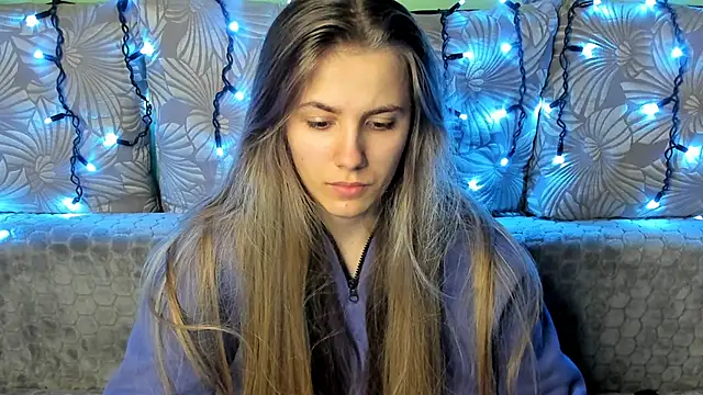 Snapshot of MaggieCake chatting on 12-10-24, 12:39 MaggieCake online show from 12-10-24, 12:39