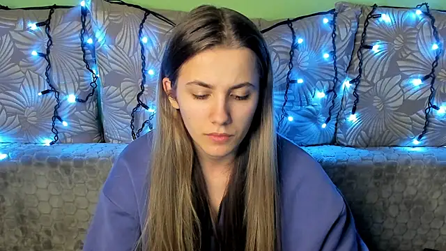 Snapshot of MaggieCake chatting on 12-11-24, 01:05 MaggieCake online show from 12-11-24, 01:05