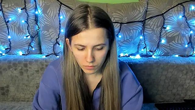 Snapshot of MaggieCake chatting on 12-12-24, 03:43 MaggieCake online show from 12-12-24, 03:43