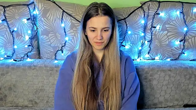 Snapshot of MaggieCake chatting on 12-13-24, 04:43 MaggieCake online show from 12-13-24, 04:43