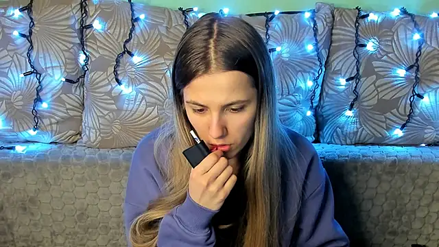 Snapshot of MaggieCake chatting on 12-14-24, 12:22 MaggieCake online show from 12-14-24, 12:22