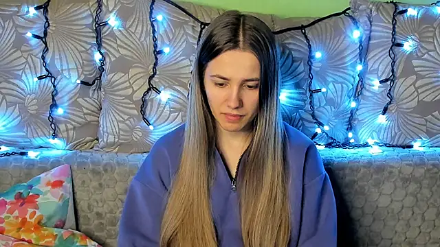 Snapshot of MaggieCake chatting on 12-16-24, 12:59 MaggieCake online show from 12-16-24, 12:59