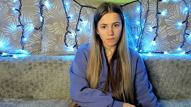 Snapshot of MaggieCake chatting on 12-16-24, 04:02 MaggieCake online show from 12-16-24, 04:02