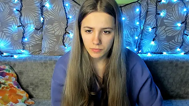 Snapshot of MaggieCake chatting on 12-17-24, 04:12 MaggieCake online show from 12-17-24, 04:12