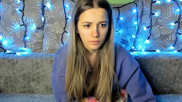 Snapshot of MaggieCake chatting on 12-18-24, 03:26 MaggieCake online show from 12-18-24, 03:26