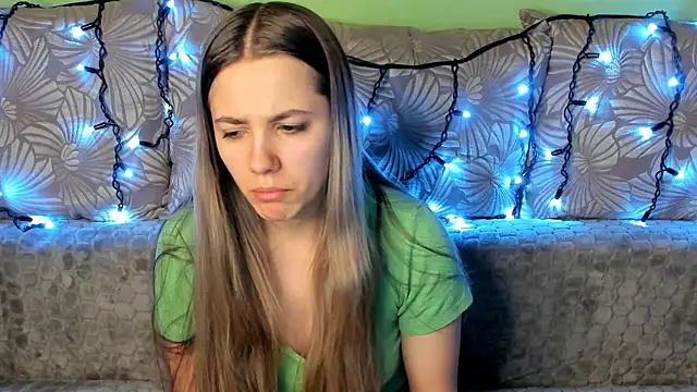 Snapshot of MaggieCake chatting on 12-22-24, 07:22 MaggieCake online show from 12-22-24, 07:22