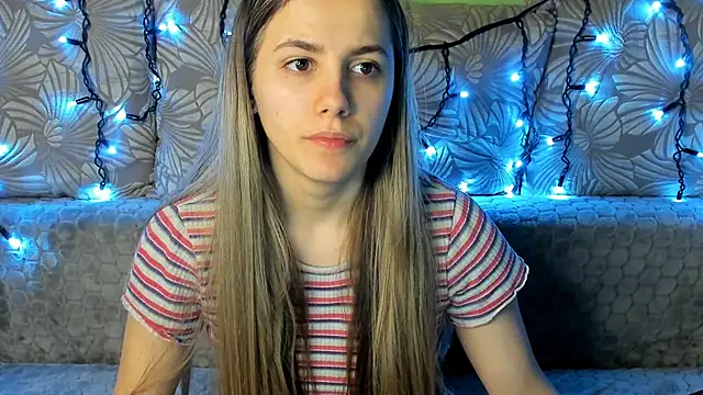 Snapshot of MaggieCake chatting on 12-24-24, 03:49 MaggieCake online show from 12-24-24, 03:49