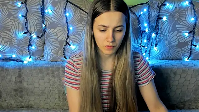 Snapshot of MaggieCake chatting on 12-25-24, 01:10 MaggieCake online show from 12-25-24, 01:10