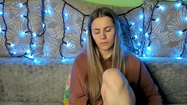 Snapshot of MaggieCake chatting on 12-27-24, 04:04 MaggieCake online show from 12-27-24, 04:04