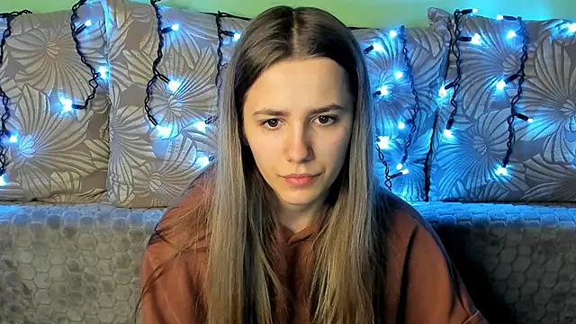 Snapshot of MaggieCake chatting on 12-30-24, 01:58 MaggieCake online show from 12-30-24, 01:58