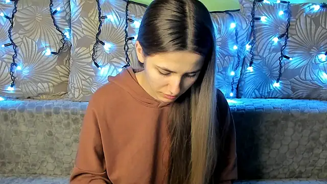 Snapshot of MaggieCake chatting on 12-31-24, 01:36 MaggieCake online show from 12-31-24, 01:36