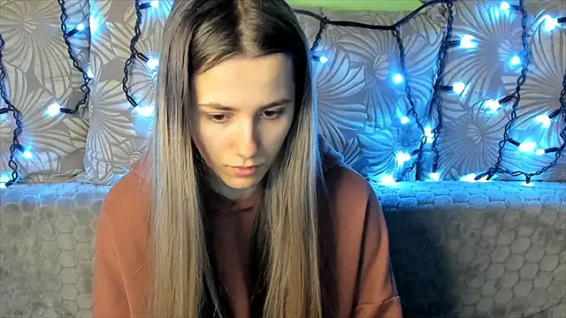 Snapshot of MaggieCake chatting on 01-04-25, 04:01 MaggieCake online show from 01-04-25, 04:01