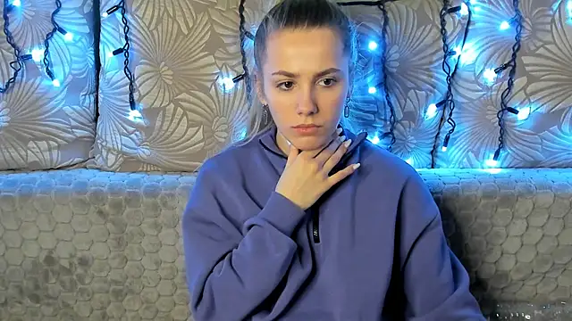 Snapshot of MaggieCake chatting on 01-12-25, 09:19 MaggieCake online show from 01-12-25, 09:19