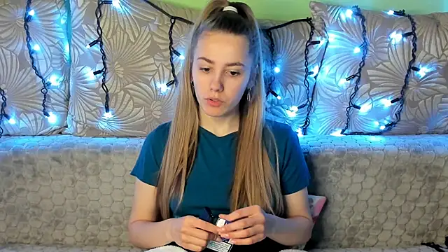 Snapshot of MaggieCake chatting on 01-27-25, 02:10 MaggieCake online show from 01-27-25, 02:10