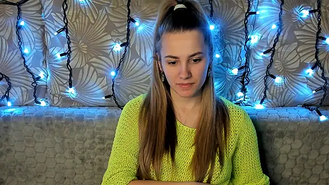 Snapshot of MaggieCake chatting on 01-28-25, 05:00 MaggieCake online show from 01-28-25, 05:00