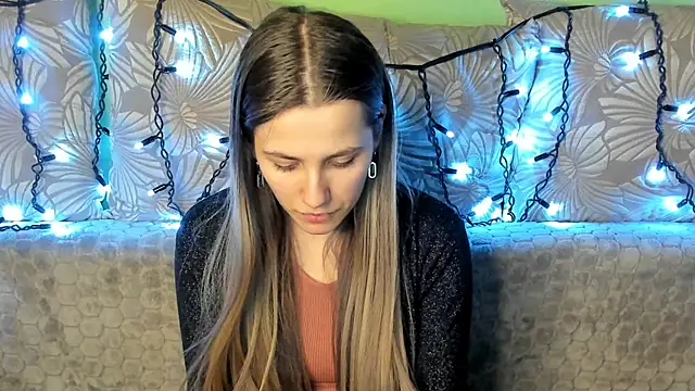 Snapshot of MaggieCake chatting on 02-14-25, 04:37 MaggieCake online show from 02-14-25, 04:37