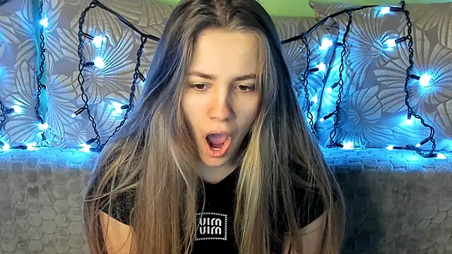 Snapshot of MaggieCake chatting on 02-23-25, 05:12 MaggieCake online show from 02-23-25, 05:12