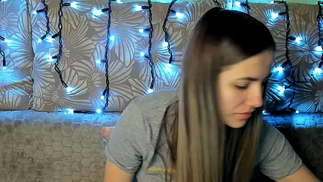 Snapshot of MaggieCake chatting on 03-02-25, 05:44 MaggieCake online show from 03-02-25, 05:44