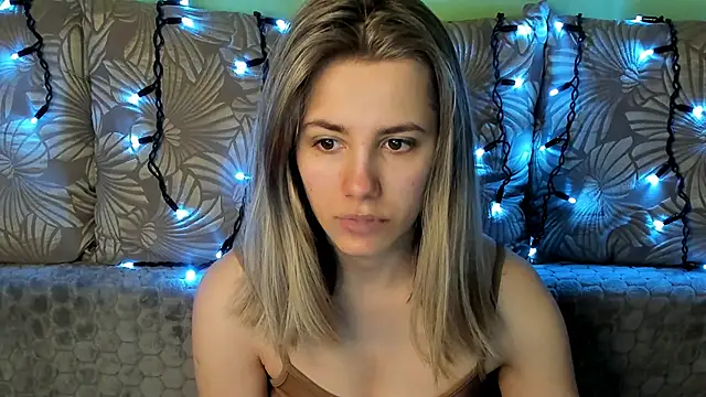 Snapshot of MaggieCake chatting on 03-10-25, 06:49 MaggieCake online show from 03-10-25, 06:49