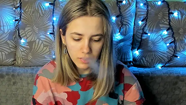 Snapshot of MaggieCake chatting on 03-11-25, 07:26 MaggieCake online show from 03-11-25, 07:26