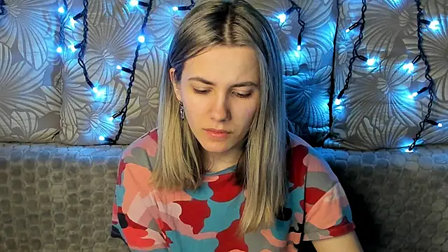 Snapshot of MaggieCake chatting on 03-12-25, 01:25 MaggieCake online show from 03-12-25, 01:25