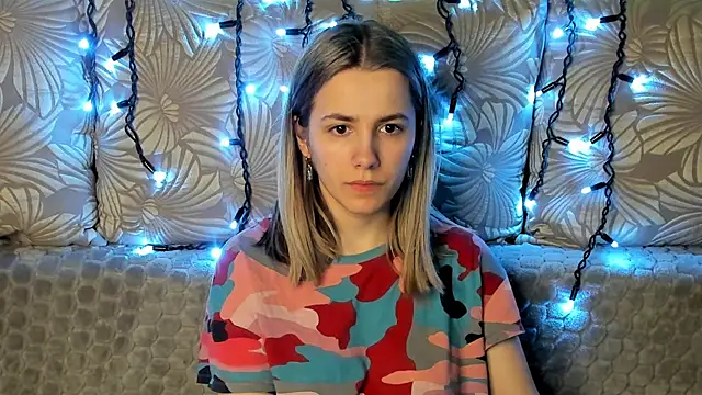 Snapshot of MaggieCake chatting on 03-14-25, 01:16 MaggieCake online show from 03-14-25, 01:16