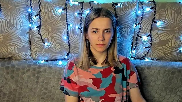 Snapshot of MaggieCake chatting on 03-14-25, 04:21 MaggieCake online show from 03-14-25, 04:21